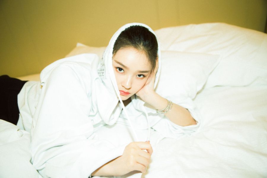 90后女明星林允床上性感写真演绎别样魅惑