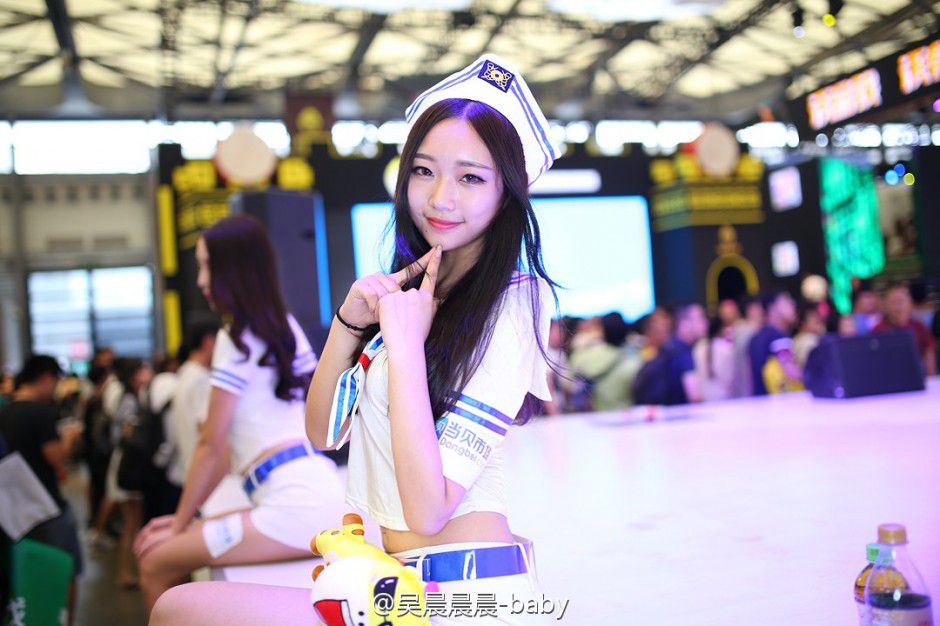 学生妹模特吴晨展览会私拍图片