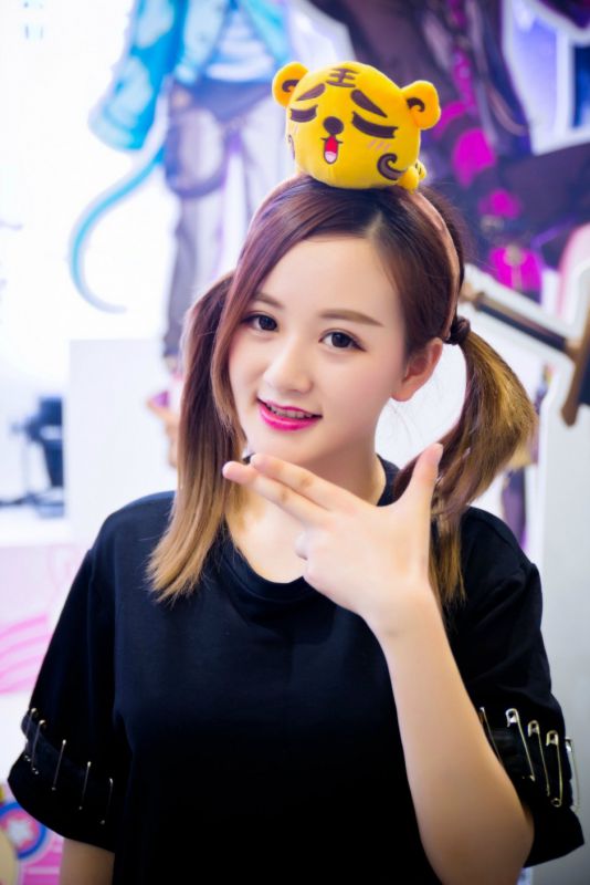 游戏展台美女黄文婧私拍图片集锦