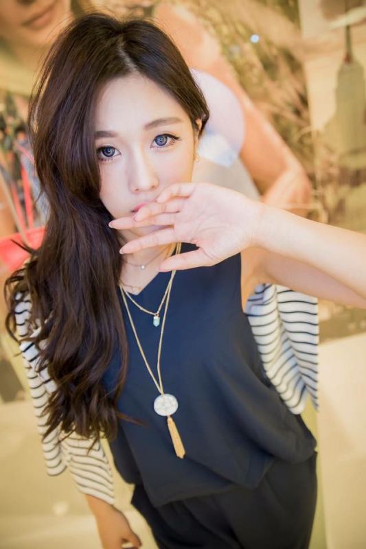台湾美女主播Victoria维多自拍图片