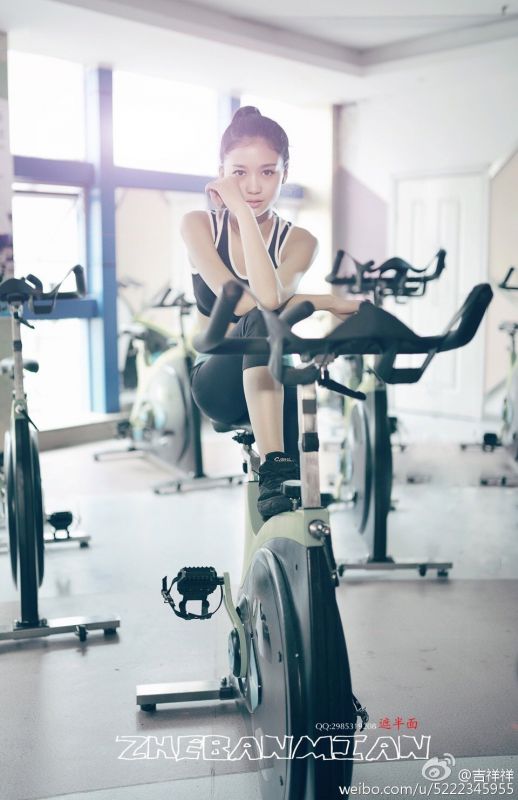 清纯系美女吉祥祥私拍养眼图片