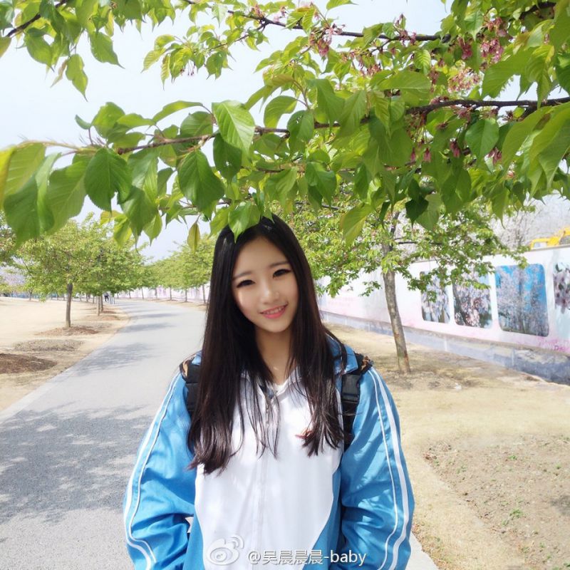 学生妹模特吴晨展览会私拍图片