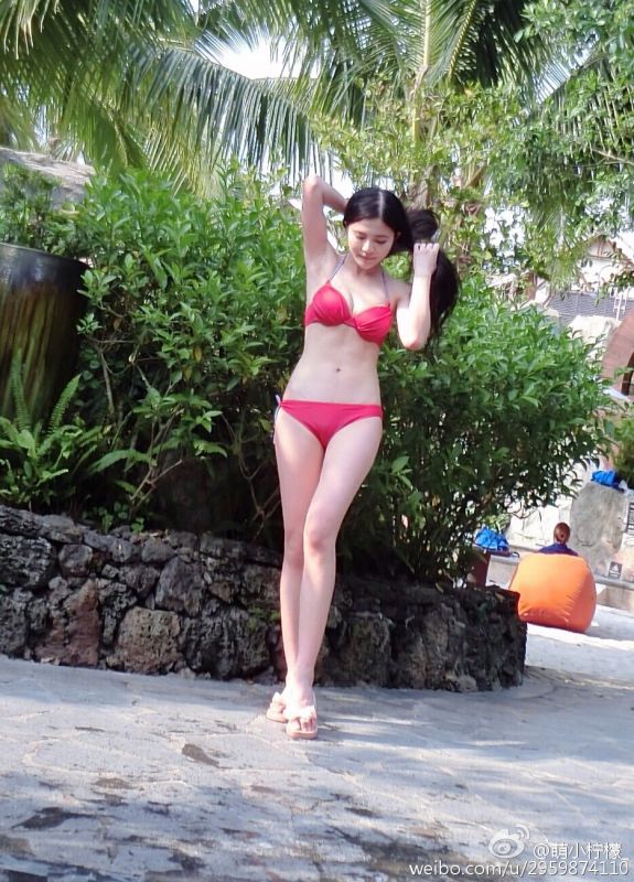 90后美女模特萌小柠檬微博私拍写真图片