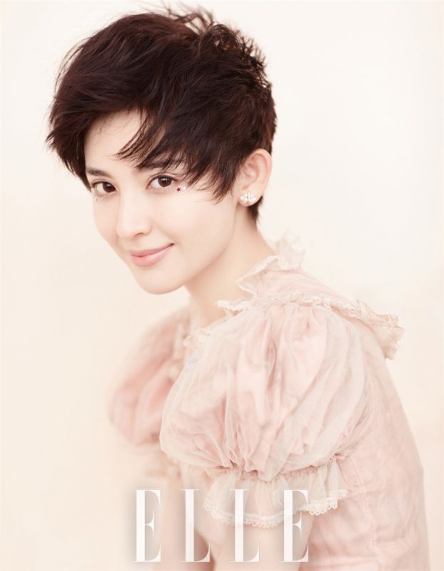 新疆美女古力娜扎《ELLE》三月刊写真