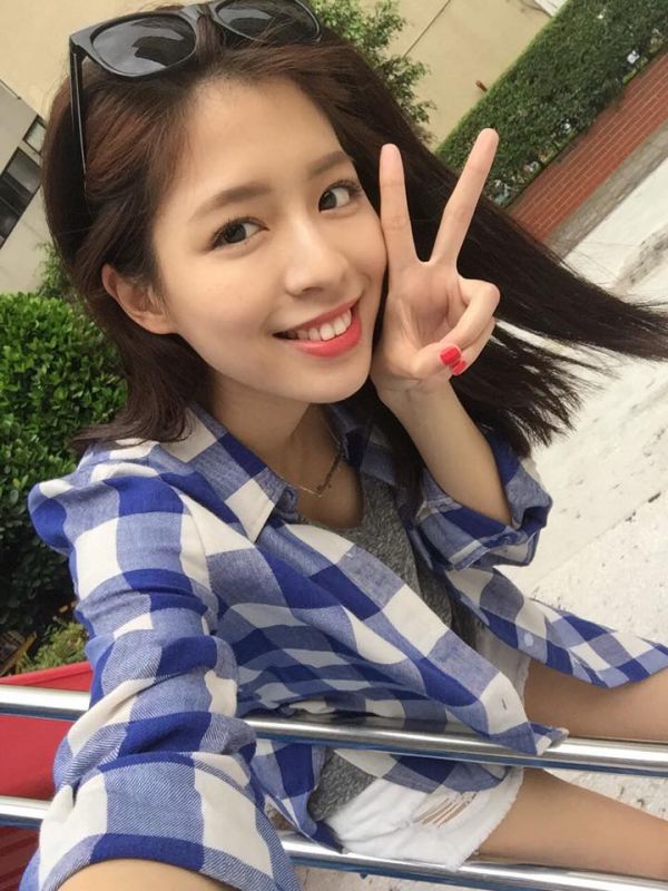 台湾女学生模特黄澈自拍写真图片