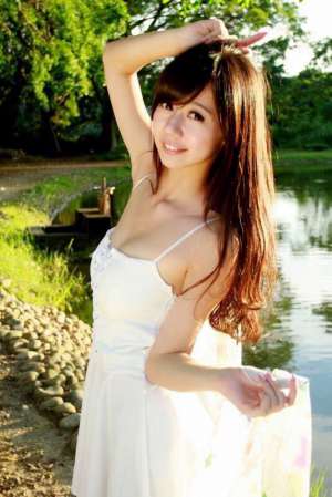 台湾美女模特张菁菁清纯写真图片