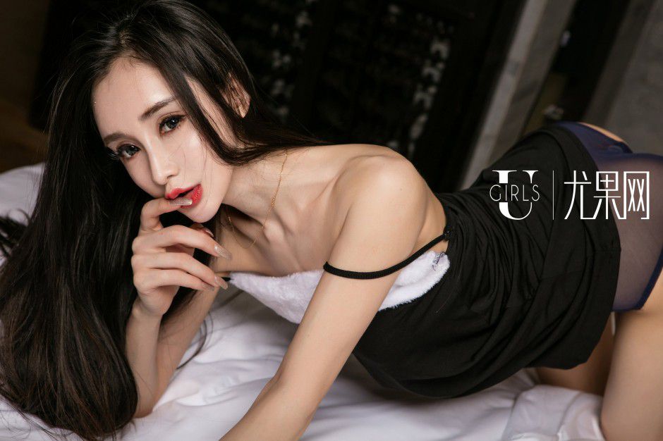 尤果网漂亮女模特阿依努尔瓦娅性感私房照
