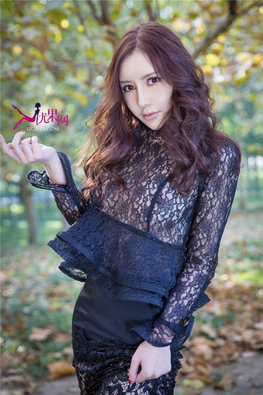 混血模特陈宝拉野战大秀曼妙多姿身材