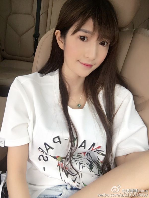 90后美女模特周珊珊shine自拍写真图片