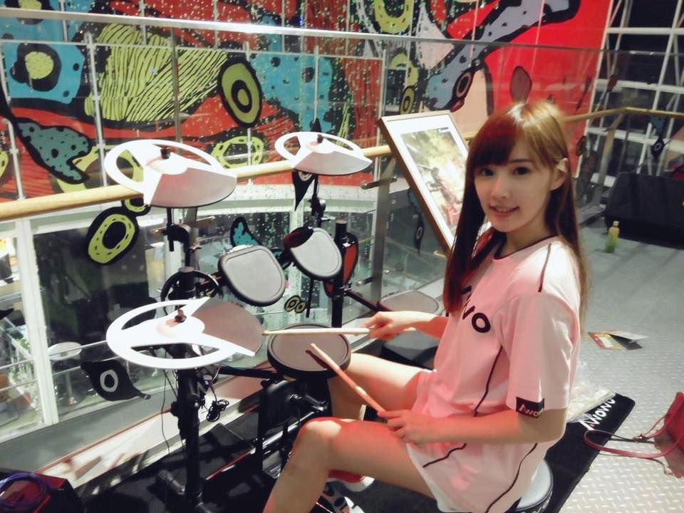 甜美可爱女生小苹果(郑裕蓁)自拍图片合辑