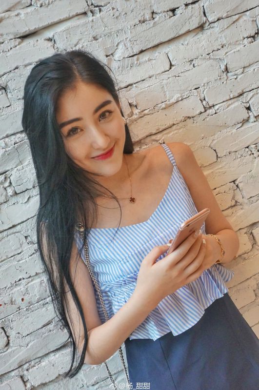 气质型美女杨甜甜微博私拍写真图片
