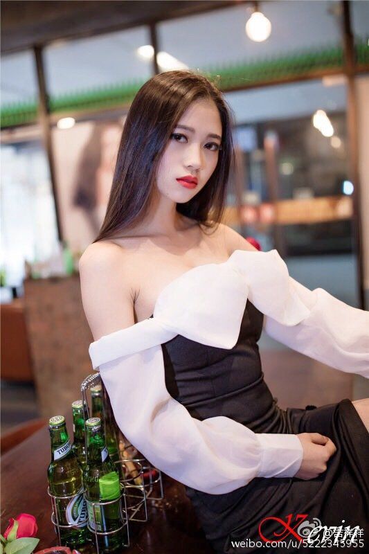 清纯系美女吉祥祥私拍养眼图片