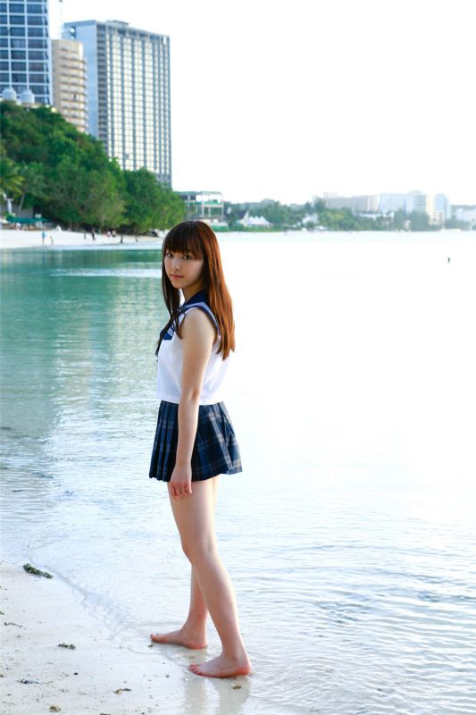 日本学生妹谱久村圣户外清纯写真