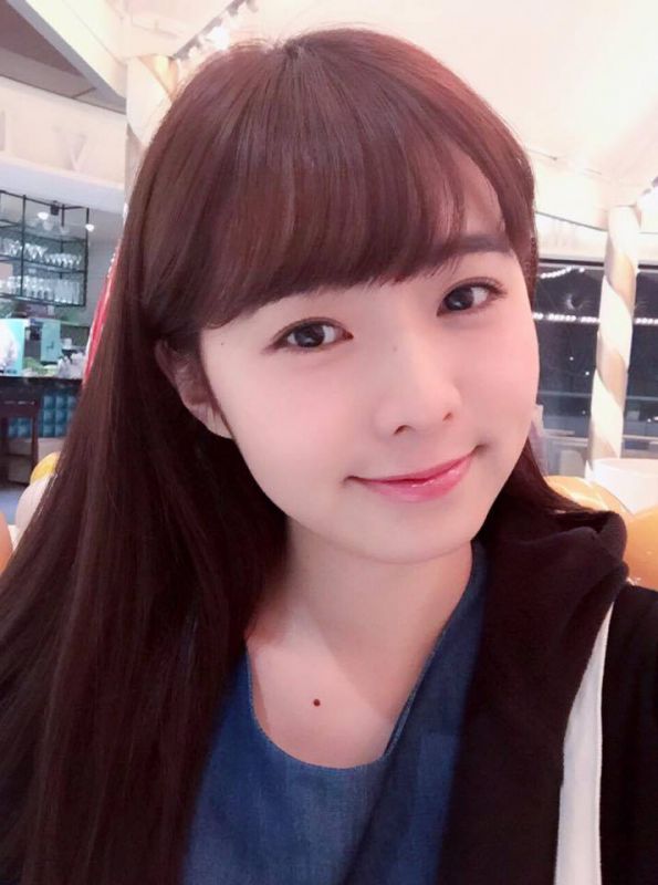 清纯氧气美女简廷芮自拍美图欣赏
