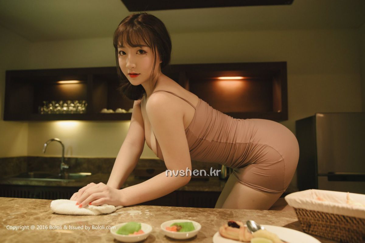 丰满肉感美女芒果柯柯性感诱惑写真