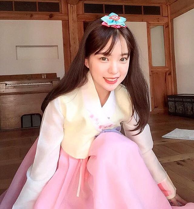 韩国网络美女荷娜私房美照图片
