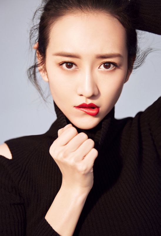 内地女演员王鸥性感红唇魅惑写真