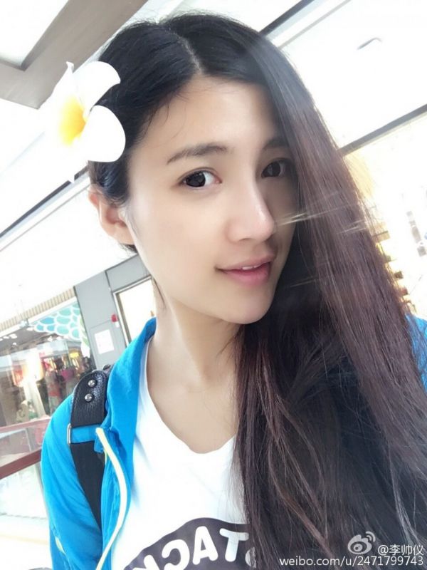 内地女模特李帅仪Michel自拍图片合辑