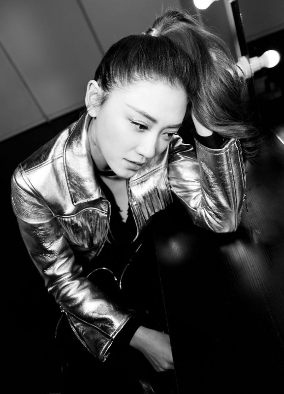 台湾美女应采儿黑白朋克大片霸气十足