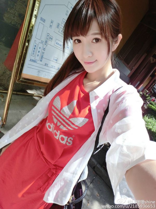90后美女模特周珊珊shine自拍写真图片