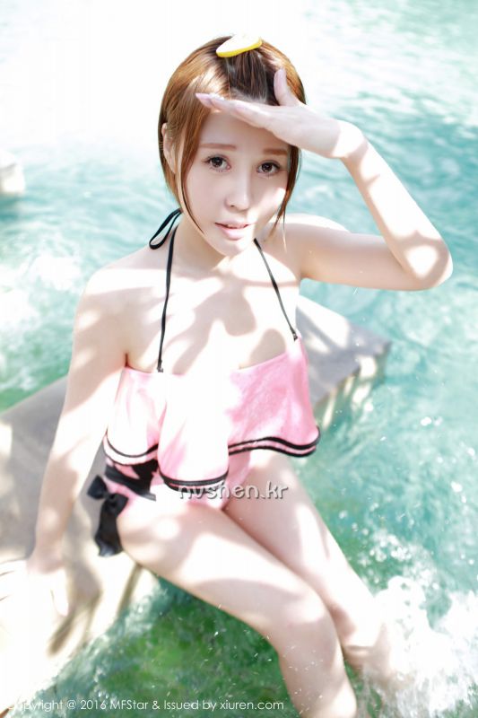 模范学院90后小美女Evelyn艾莉性感私拍图片