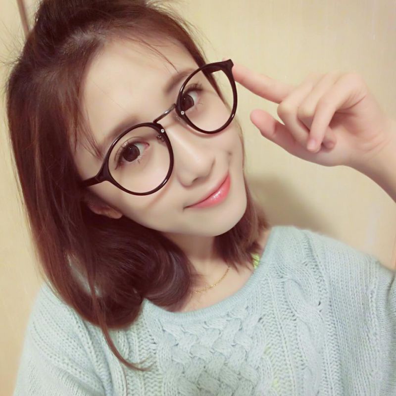 台湾美女校花籽籽(陈子钰)自拍图片合辑