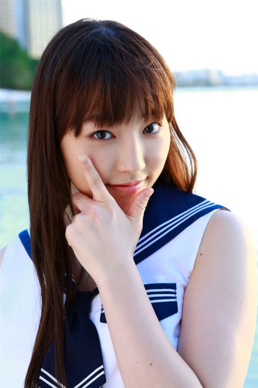日本学生妹谱久村圣户外清纯写真