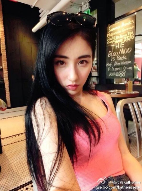 气质型美女杨甜甜微博私拍写真图片