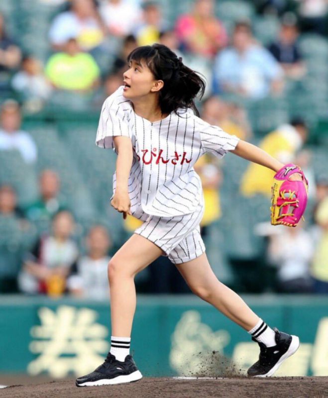 日本女演员芳根京子私拍图片大全