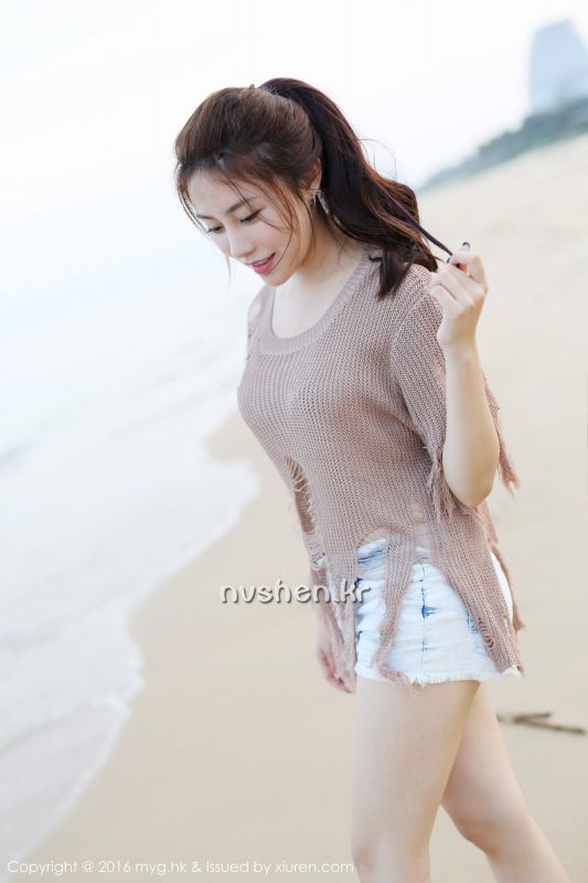 90后养眼美女许诺Sabrina私拍图片大全