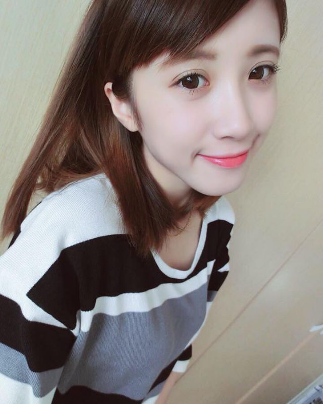 台湾美女校花籽籽(陈子钰)自拍图片合辑