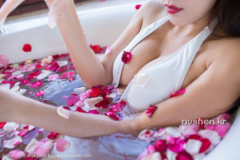 爱蜜社邻家美人程小烦不烦私拍写真图片
