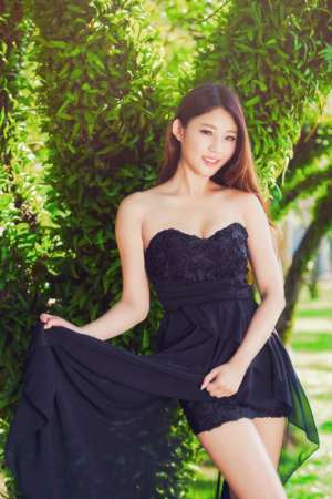台湾美女车模凯萨琳Katherine私拍写真图片