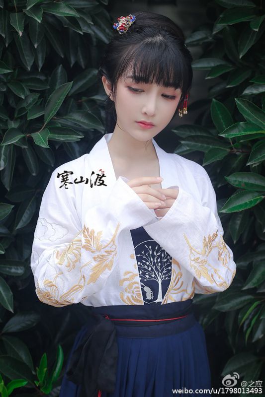 小清新美少女之应可爱俏皮写真