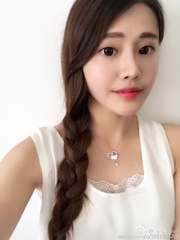 内地女模特曹茜冉Yuri展台私拍图片