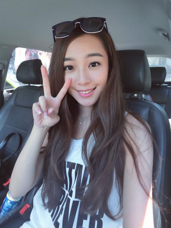 时尚杂志模特费子t私拍写真图片