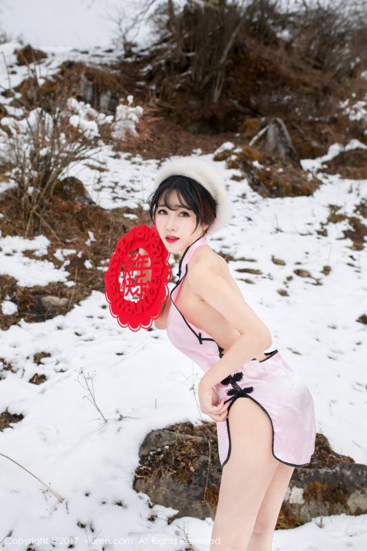 旗袍美女兜豆靓Youlina雪地性感户外写真