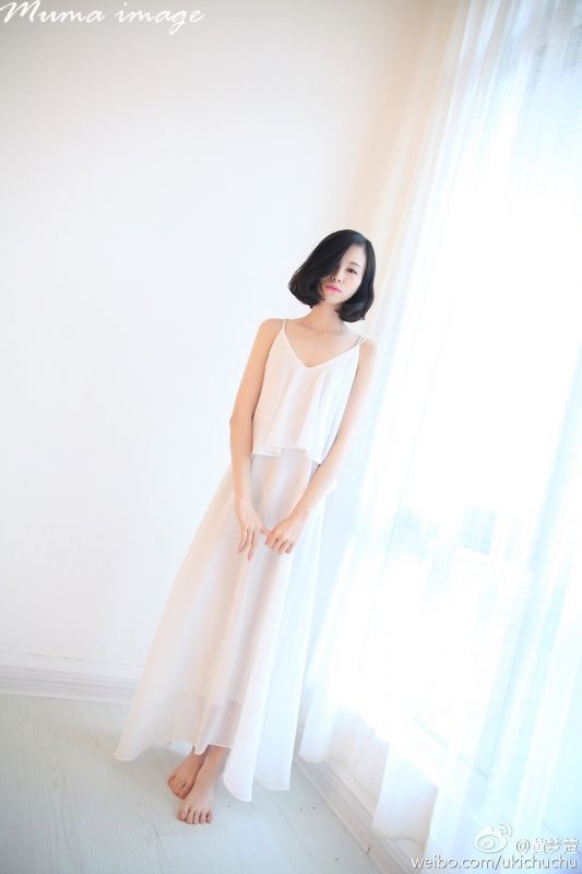 90后娇嫩美女黄梦楚唯美私拍图集