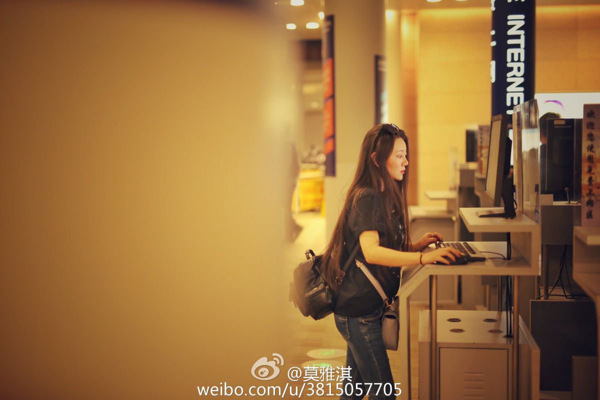 粉嫩白皙美女莫雅淇Yaki家居性感魅惑写真