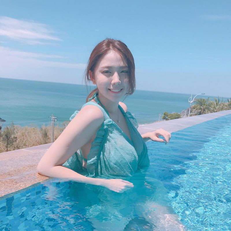 台湾美女正妹LIN NAINAI比基尼私拍图片