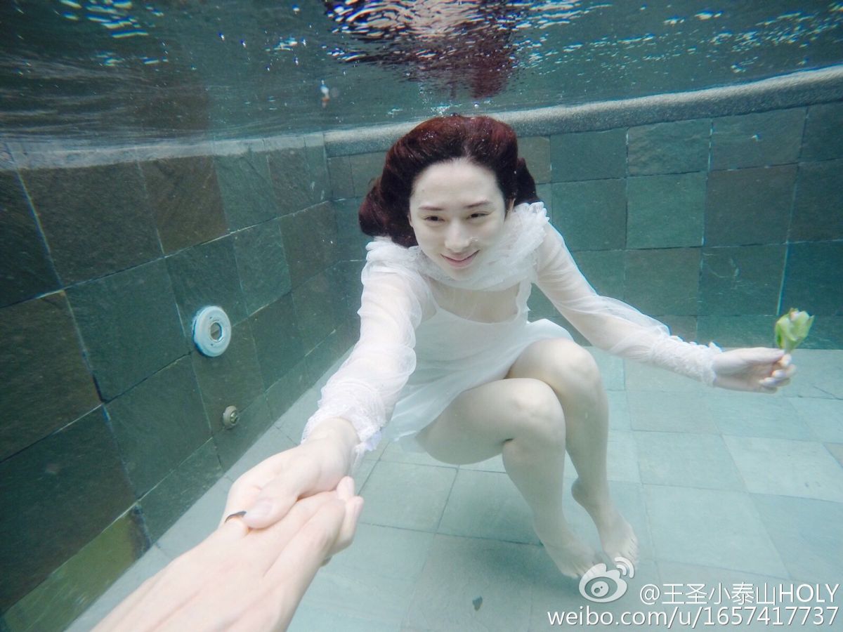 极品女神王圣小泰山私拍图片合辑