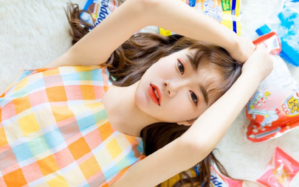 水灵玲珑小美女文艺清新居家唯美少女写真