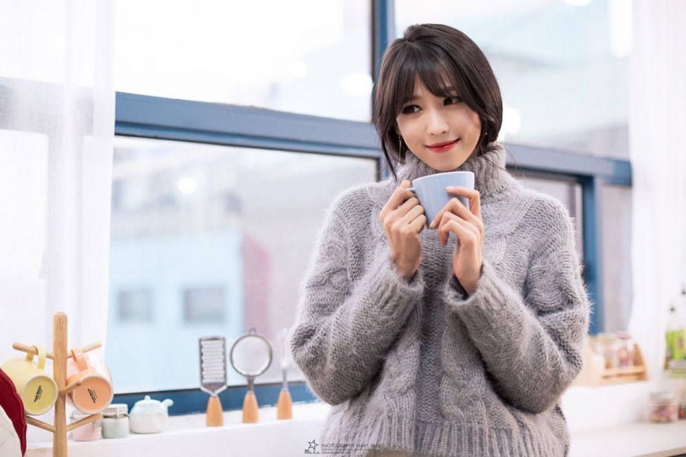 韩国美女李仁慧居家短裙写真白嫩迷人