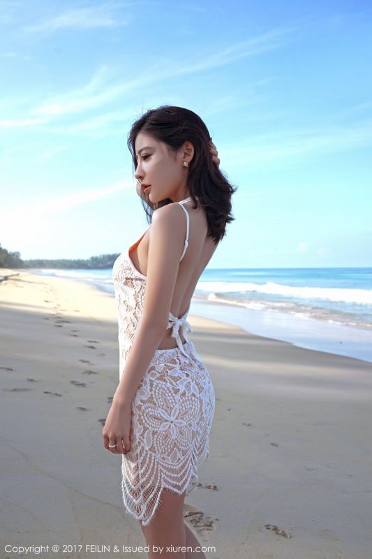 美女模特施忆佳短裙写真气质出众