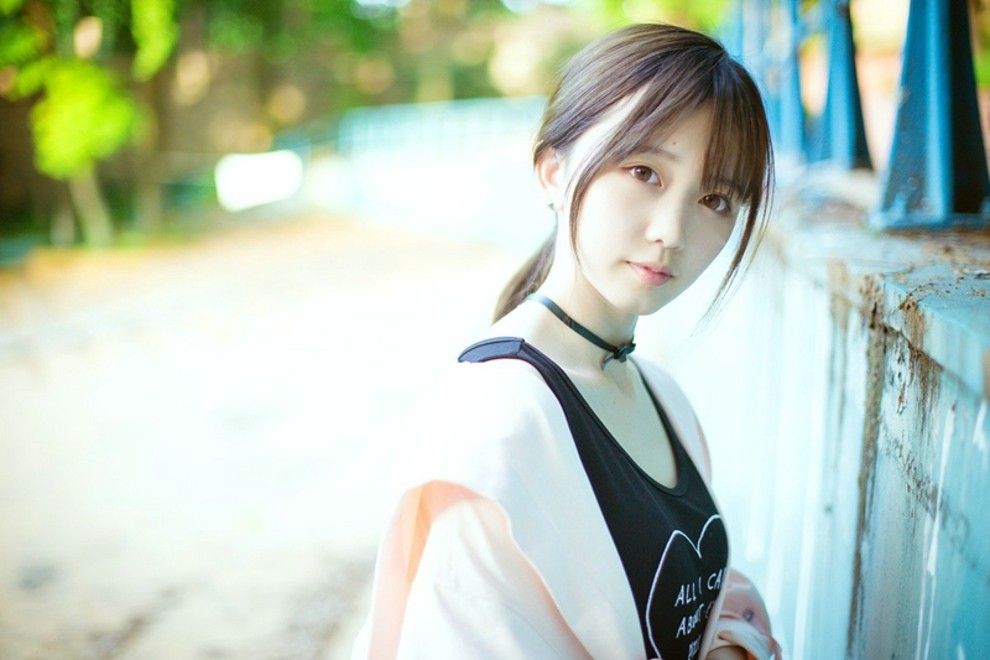 校园天真浪漫学生妹户外阳光俏皮性感街拍唯美写真