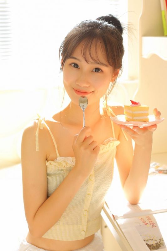 童颜美少女可爱丸子头居家蕾丝裙小清纯生活图