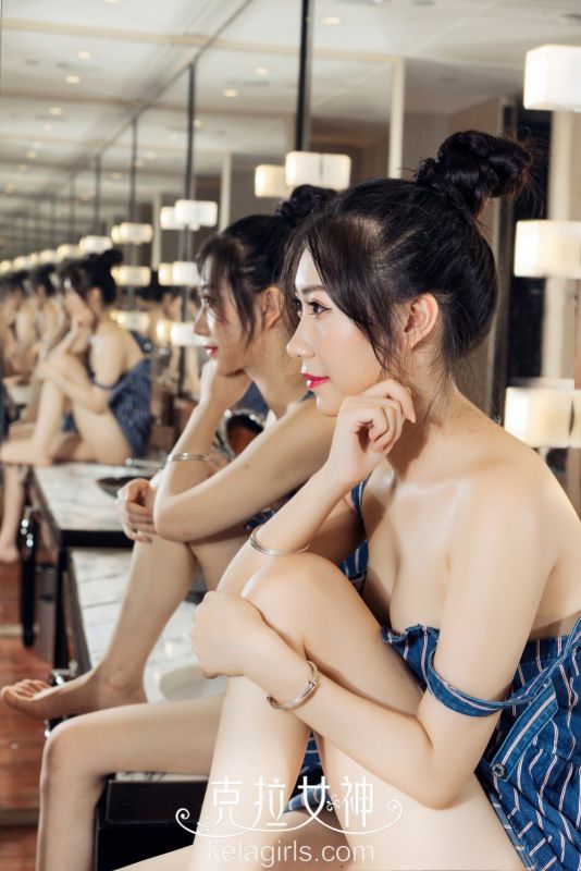 美女嫩模小鹿吊带短裙写真白嫩迷人
