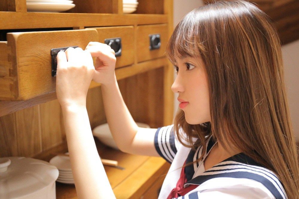 滑嫩肌肤怜人学生妹水手制服私房轻盈治愈暖心写真