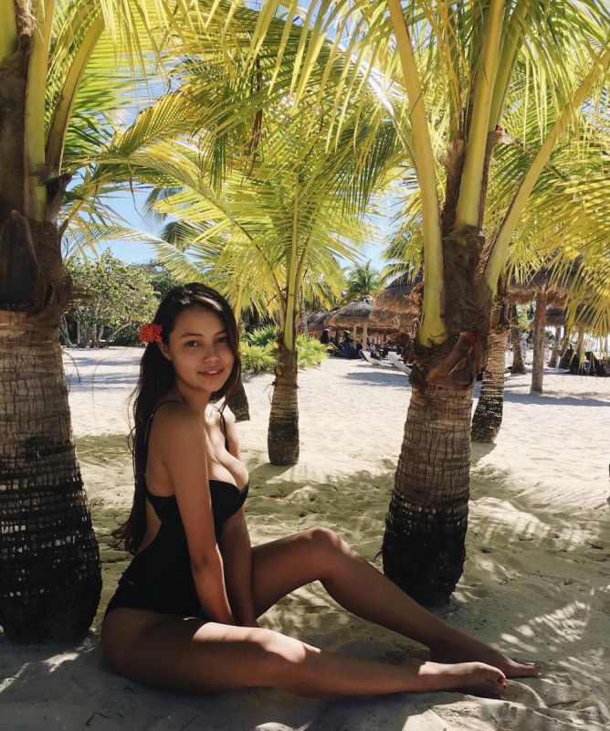 外国美女Fiona Barron比基尼私房照