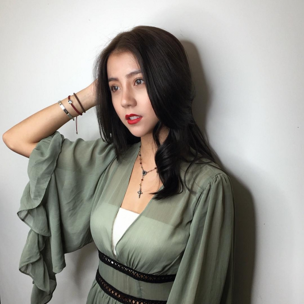 超美混血美女Tia生活美照笑容迷人